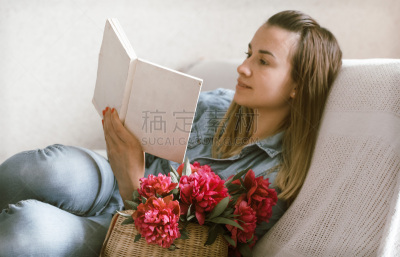 沙发,书,女孩,青少年,火炬塔,夏天,居住区,镜头眩光,青年人,冬天