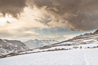 加利福尼亚内华达山脉,徒步旅行,太平洋鸟冠小径,墨尔经,天空,美国西部,水平画幅,雪,户外,齿状山脊