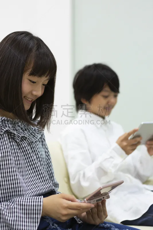 进行中 青少年 游戏 专心 仅日本人 青春期 技术 好奇心 儿童 亚洲人种图片素材下载 稿定素材 进行中 青少年 游戏 专心 仅日本人 青春期 技术 好奇心 儿童 亚洲人种图片素材下载 稿定素材
