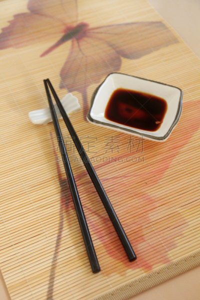 酱油,红辣椒粉,餐垫,垂直画幅,饮食,蝴蝶,无人,柳条,辣椒,调味品