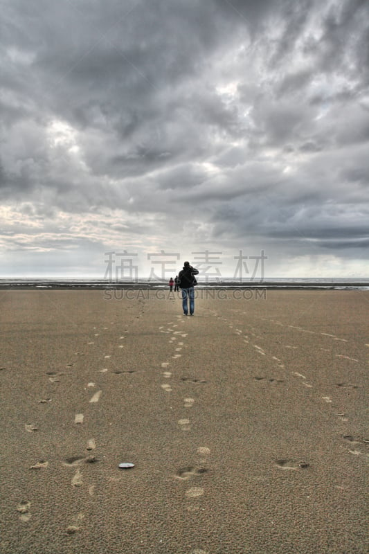 海滩,勒图凯-巴黎海滩,垂直画幅,天空,暴风雨,沙子,曼彻,偏远的,户外,仅男人