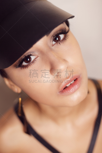 特写,注视镜头,青年女人,自然美,仪式妆,饰头巾,垂直画幅,彩妆,拟人笑脸,纯净