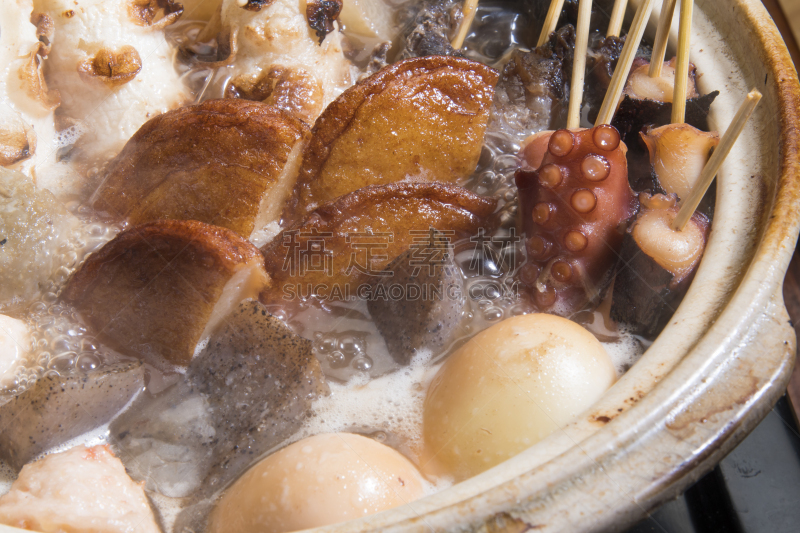 关东煮,章鱼寿司,煮物,蒟蒻,五目鱼饼,鱼汤肉汤,炖品,白萝卜,日式火锅菜,酱油