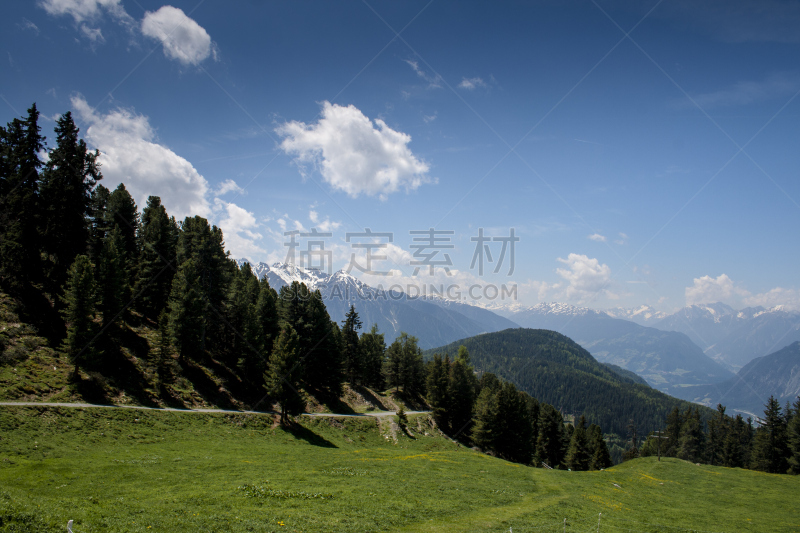 小旅馆,山谷,路,看风景,水平画幅,山,无人,户外,树林,植物