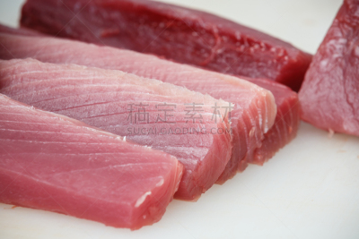 鲔鱼,切片食物,工艺刀,水平画幅,生食,膳食,海产,工厂,特写,商业厨房