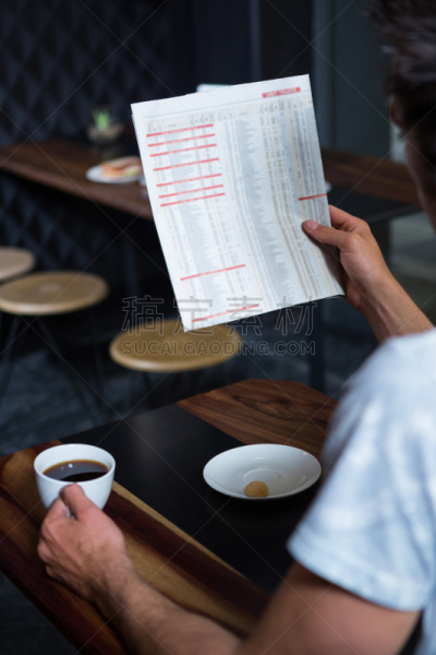 咖啡,男人,潮人,信息提示点,垂直画幅,咖啡店,休闲活动,顾客,美人,专业人员