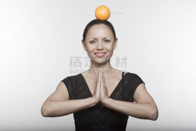 女人,橙汁,水平画幅,马来西亚人,美人,果汁,白人,仅成年人,橙子,彩色图片