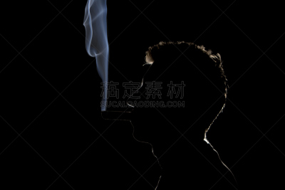 吸烟问题,罗密欧与朱丽叶,波利瓦州,休闲活动,水平画幅,夜晚,人的嘴,烟,特写,仅成年人