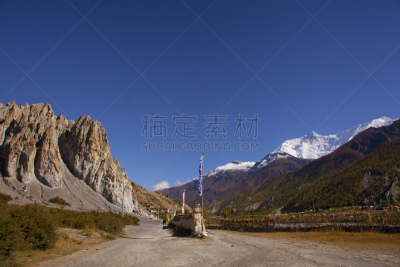山谷,通勤者,自然美,侧面视角,羊驼呢帽,自然,水平画幅,秋天,雪,无人