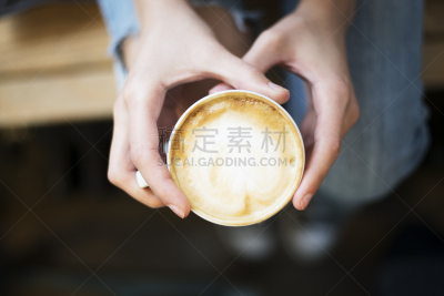使用手提电脑,女孩,美,水平画幅,美人,早晨,夏天,饮料,特写,咖啡