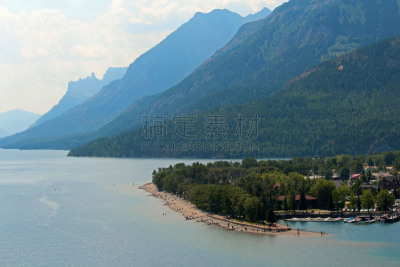 滑铁泸国家高原,海滩,滑铁泸湖,美国冰河国际公园,蒙大拿州,湖岸,洛矶山脉,休闲活动,水平画幅,阿尔伯塔省