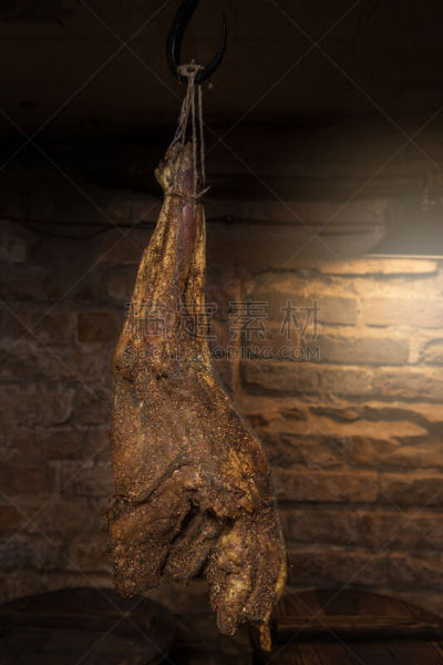 烟熏食品,肉,家庭生活,酒窖,鱼钩,烟草灌木,吊钩,地下室,备餐间,塞拉诺火腿