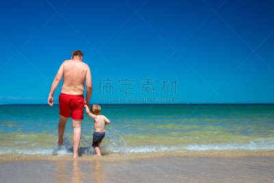祖父,海滩,孙子,australia day,阿德莱德市,多代家庭,手牵手,半身像,休闲活动,沙子