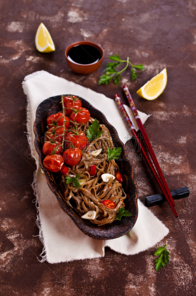 荞麦,蔬菜,面条,餐具,垂直画幅,褐色,素食,无人,椒类食物,大豆