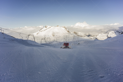 hintertux glacier,齐勒谷,履带式推土机,英文字母m,飞机跑道,图克斯,度假胜地,水平画幅,雪,无人