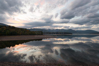 ashokan reservoir,水,天空,美,新的,水平画幅,枝繁叶茂,云,山,无人