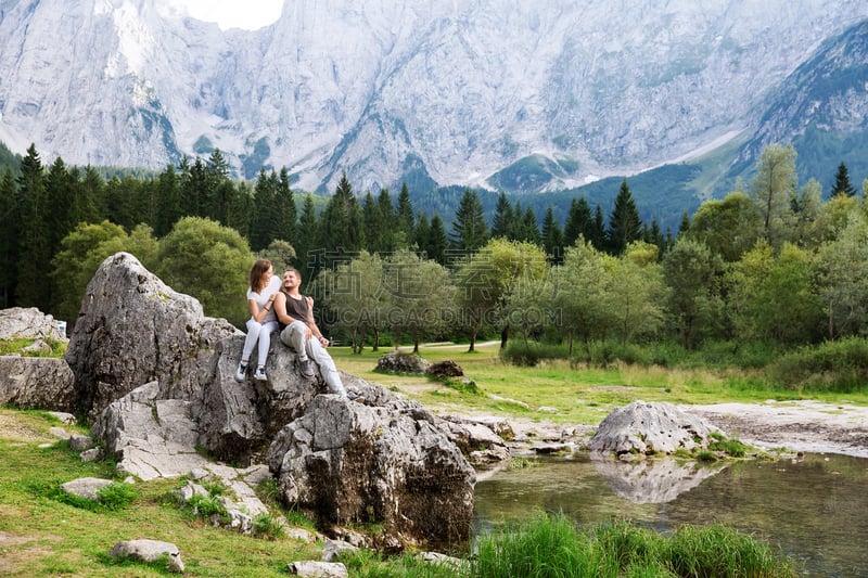 双亲家庭,山脉,背景,乌迪内,julian alps,留白,休闲活动,透过窗户往外看,旅行者,湖