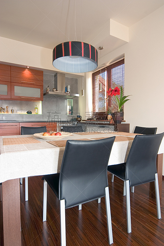 桌子,厨房,垂直画幅,灵性,褐色,座位,无人,椅子,巨大的,家庭生活