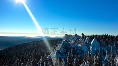 天空,冬天,松树,地形,阳光光束,山,蓝色,日光,森林