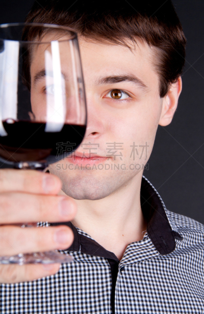 葡萄酒,玻璃杯,男性美,青年男人,浪漫,垂直画幅,葡萄酒厂,美人,含酒精饮料,饮料