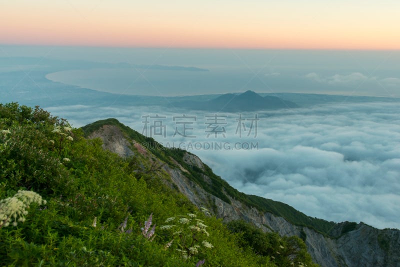 Sea ​​of ​​clouds in Mount Daisen. (Tottori, Japan)