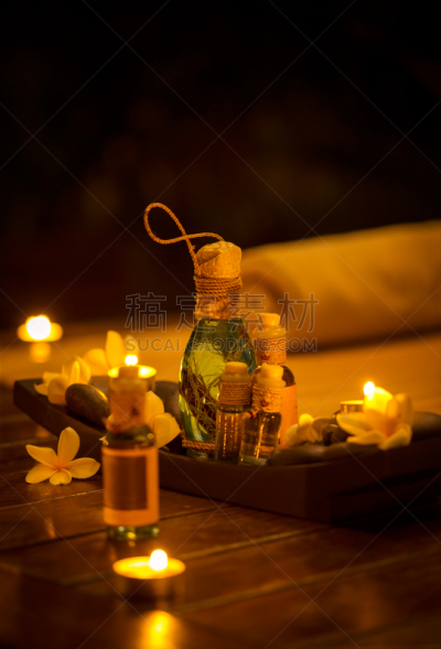瓶子,按摩油,垂直画幅,spa美容,健康,化妆用品,特写,芳香疗法,烛光,木制