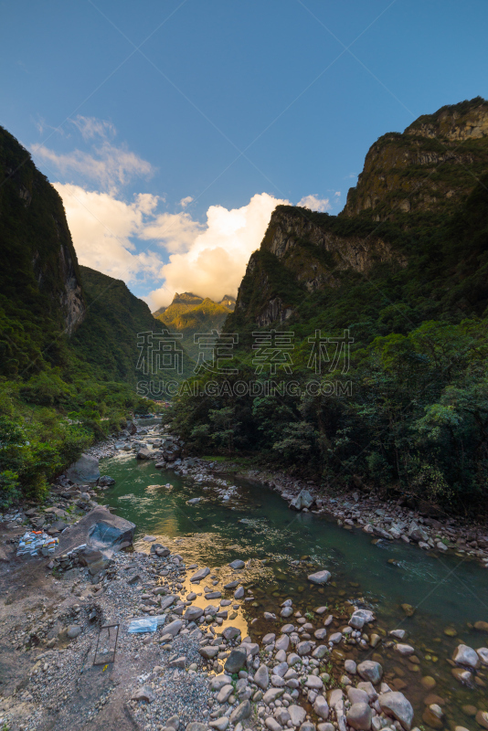 南美,马丘比丘,旅游目的地,秘鲁,车站月台,尤鲁边巴河,垂直画幅,古代文明,印加人文明,无人