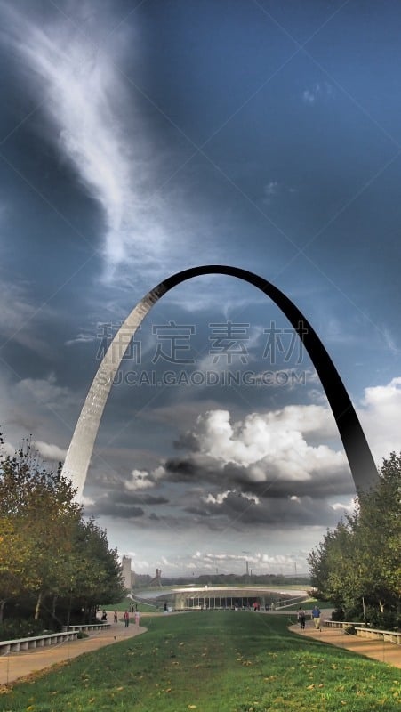 Vue sur l'arche Gateway de St. Louis dans l'état du Missouri aux États-Unis. Construit en 1963