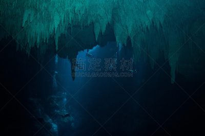 石笋,钟乳石,激光,阳光光束,背面视角,风景,三个物体,巨大的,圣泉,岩洞探索
