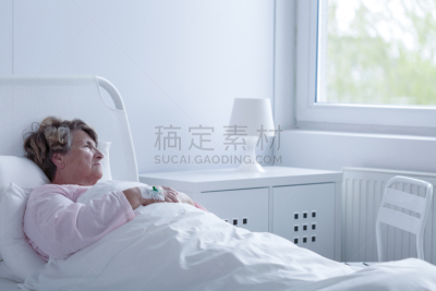 床,老年女人,水平画幅,绝望,架子,灯,白人,仅成年人,气管切开管,成年的