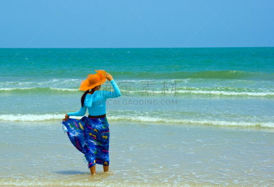 纱笼,海滩,女人,鸡尾酒,水,天空,风,泰国人,水平画幅,沙子