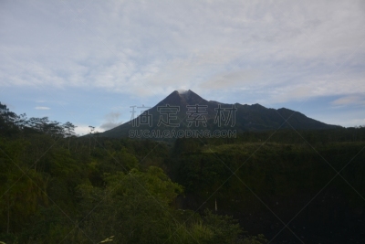 山,墨拉皮火山,爪哇,印度尼西亚,天空,水平画幅,云,中爪哇省,无人,火山地形