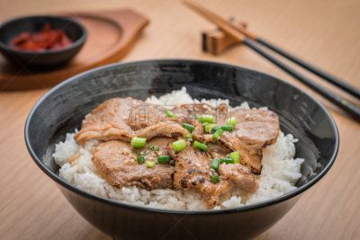 碗,米,烤猪肉,格子烤肉,煮食,水平画幅,无人,膳食,特写,开胃酱