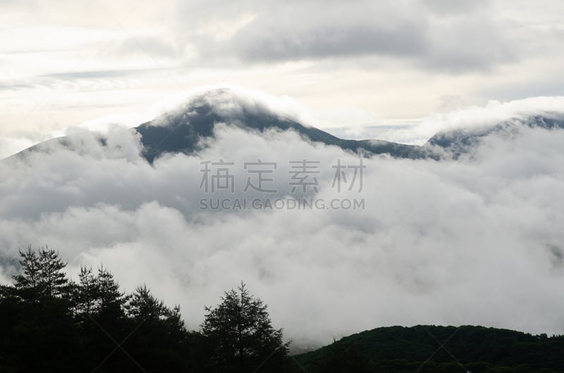 雾峰高原,视角,蓼科山,水平画幅,云,山,长野县,无人,早晨,夏天