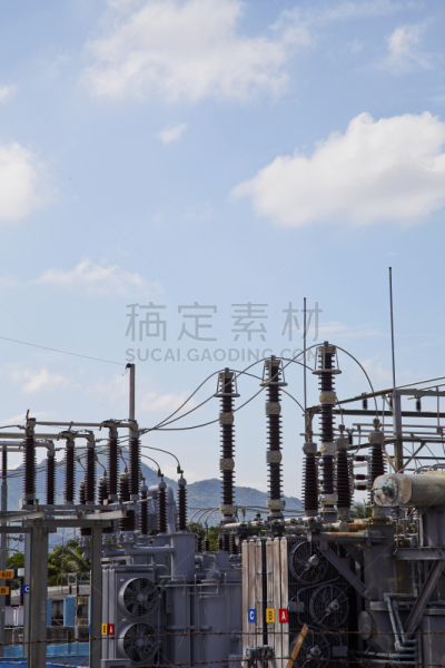 注意高压标志,垂直画幅,多代家庭,能源,建筑,蓝色,格子,钢铁,电源,车站