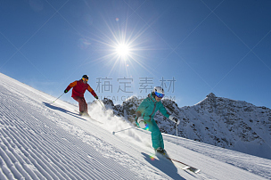 速降滑雪,山,滑雪运动,滑雪雪橇,滑雪服,滑雪场,滑雪度假,天空,度假胜地,休闲活动