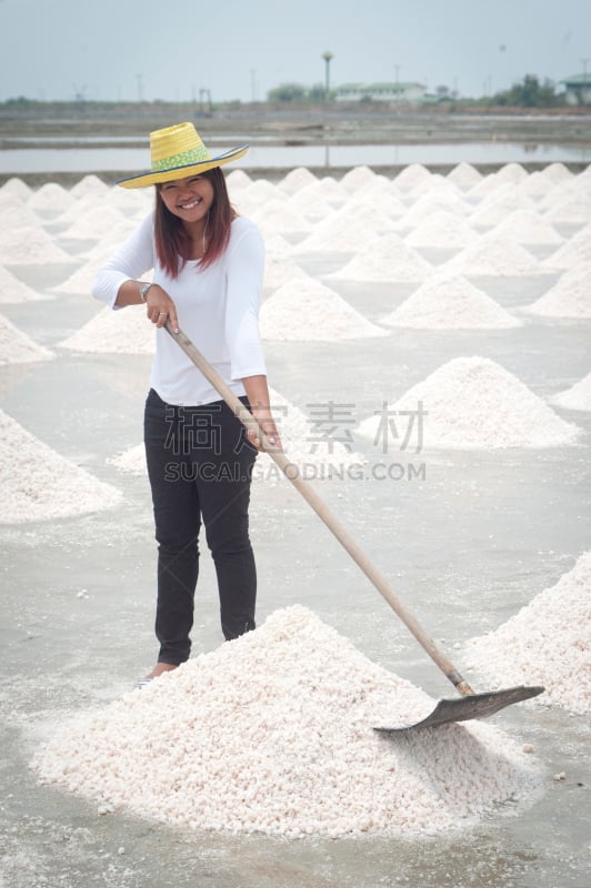 女人,垂直画幅,矿物质,沙子,人,长方形,凹陷地形,岛,生理盐水,堆