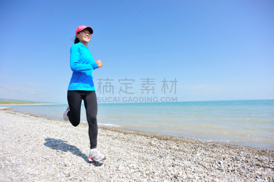 海滩,田径运动员,慢跑,青海湖,水,留白,黑发,仅成年人,石头,青年人
