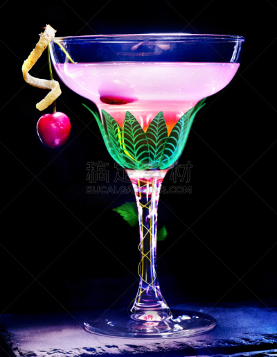 马提尼酒杯,果皮,鸡尾酒,绿色,叶子,搅棒,鸡尾酒会,黑色背景,垂直画幅,红色