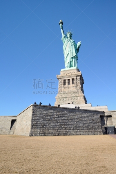 自由女神像,埃利斯岛,自由岛,纽约港,燃烧的火炬,垂直画幅,美国,旅游目的地,蓝色,符号