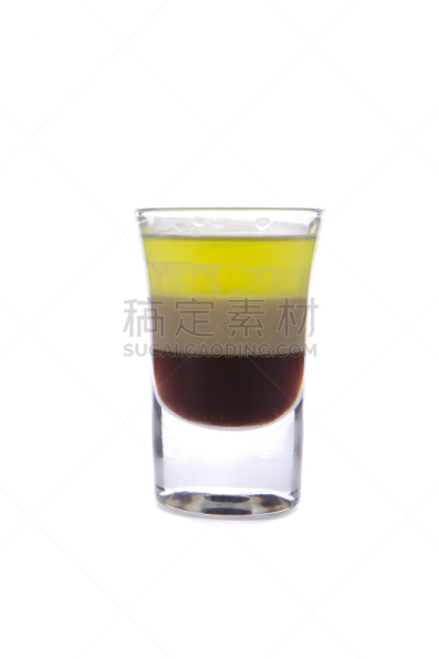 小酒杯,垂直画幅,无人,玻璃杯,鸡尾酒,含酒精饮料,背景分离,糖浆,液体,利口酒