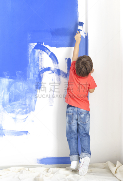 墙,背面视角,男孩,垂直画幅,学龄前,家庭生活,周末活动,白人,男性,白色