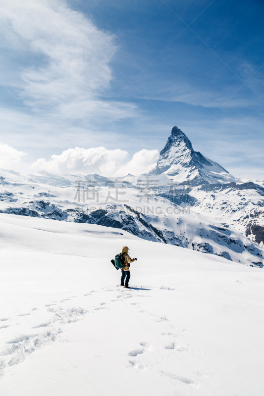 马特洪峰,男人,垂直画幅,山,雪,旅行者,户外,厚衣服,冬衣,冬天