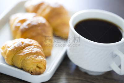 牛角面包,咖啡,桌子,木制,办公室,下午茶,早晨,夏天,饮料,眼镜