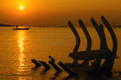渔夫,水,天空,水平画幅,云,传统,夏天,户外,交通方式,仅成年人