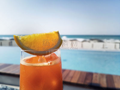 鸡尾酒,游泳池,海滩,日光,白昼,橙子,含羞草酒,华贵,浪漫,无酒精鸡尾酒