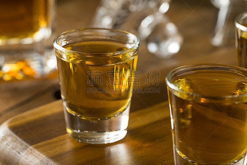 波旁威士忌,小酒杯,组物体,科涅克,苏格兰威士忌,特其拉,利口酒,喝醉的,朗姆酒,威士忌