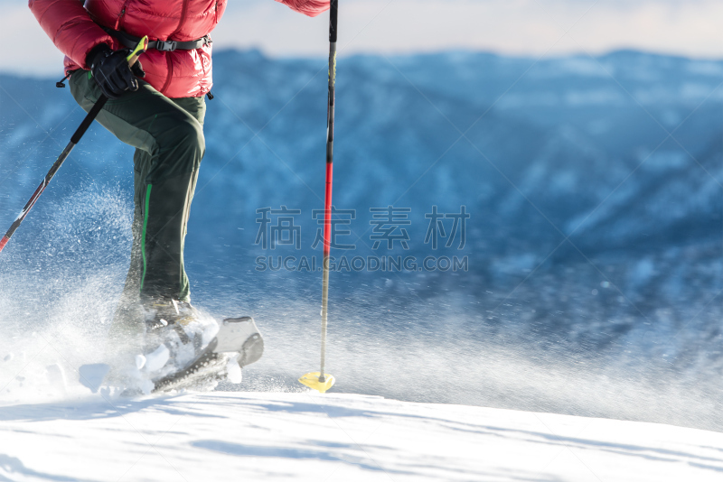 穿雪鞋走路运动,白昼,风,雪,旅行者,仅男人,仅成年人,运动,冬天,雪鞋