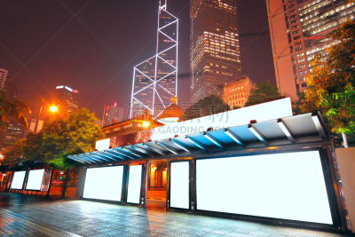 公共汽车站,夜晚,布告栏,空白的,留白,水平画幅,无人,交通方式,市场营销