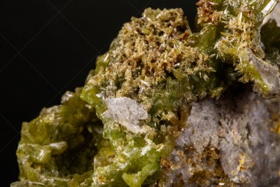 矿物质,黑色背景,石材,大特写,自然界的状态,砷铅矿,石英,贵重宝石,岩石,粗糙的